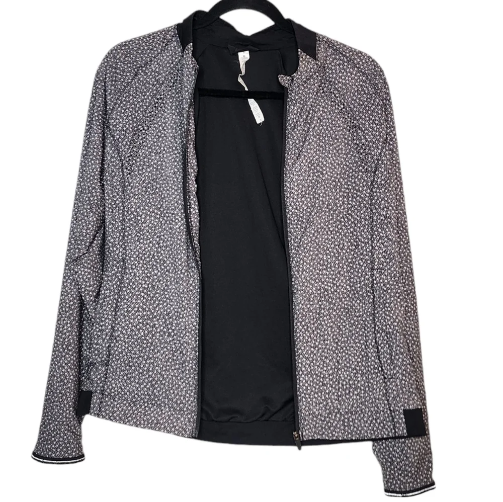 Lululemon Hit It Jacket In Frozen Fizz White Black / Black‎ Size 6 Like New